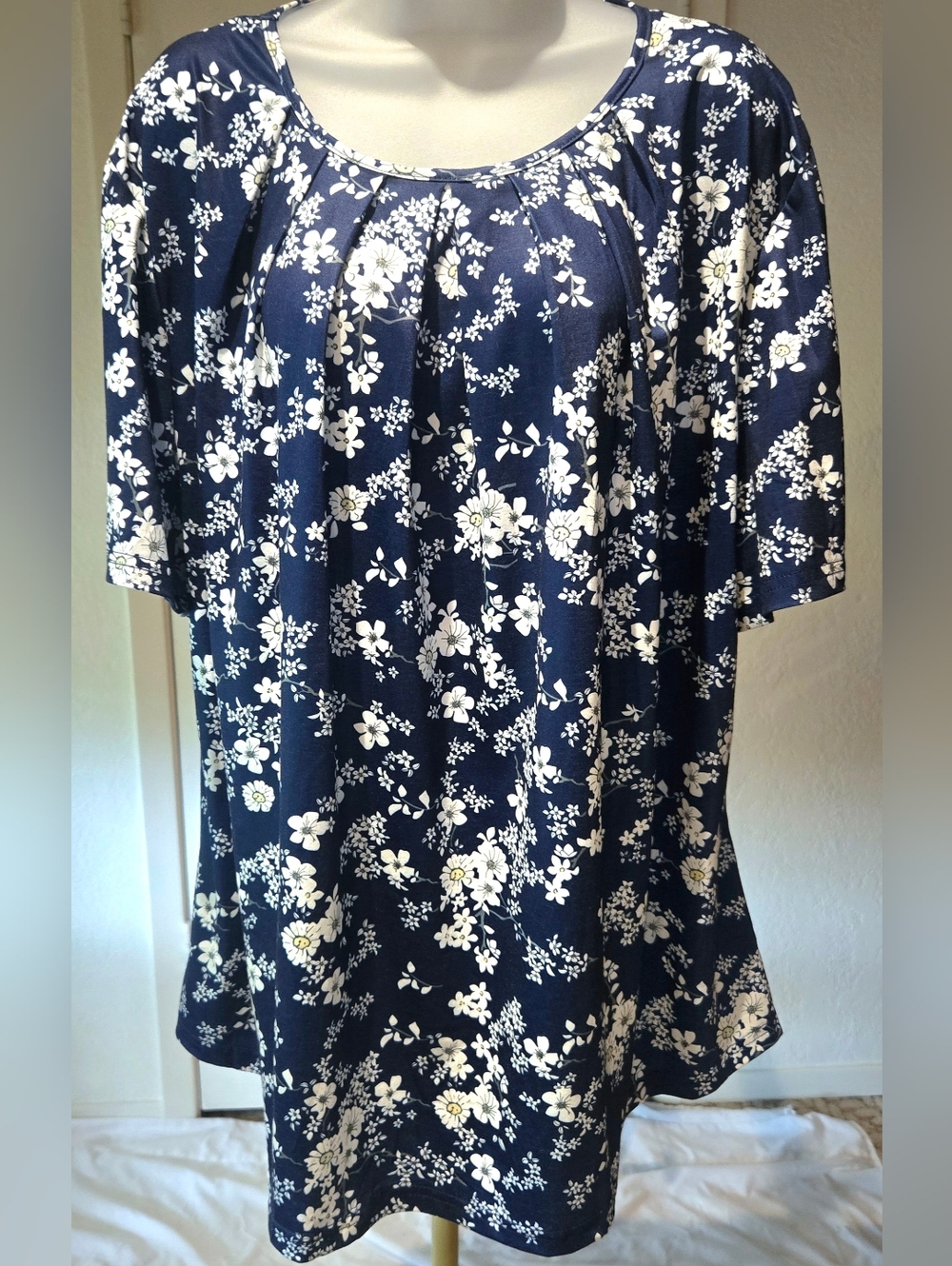 Fantaslook Navy Floral Pleated Scoop-Neck Tunic